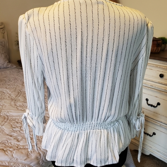 Abercrombie & Fitch Women's V-Neck Front Button Blouse Sz L - Picture 2 of 15